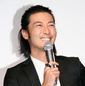 この笑顔にやられるのか（画像引用：http://www.officiallyjd.com/wp-content/uploads/2012/02/20120215_tamayamatetsuji_41.jpg）