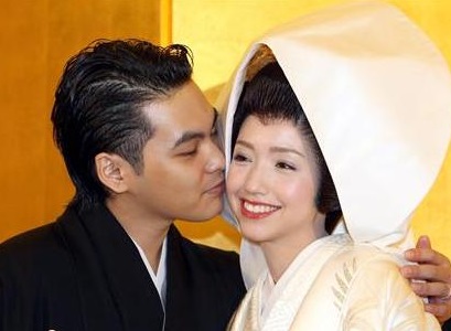 ハーフモデルの豊田エリーと結婚（画像引用：http://e-fccj.com/wp-content/uploads/2012/12/92c46e339e49f8864d8fb7ecd9ee62e6.jpg）
